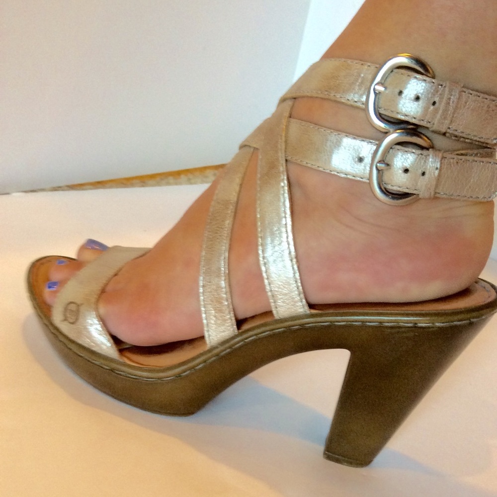 Born Gold Leather Ankle Wrap Sandal W22187 8M